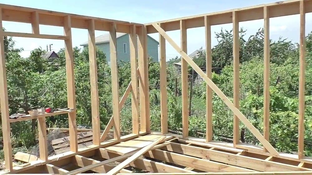 Стойки наружной стены каркасного дома из доски 50×150 мм